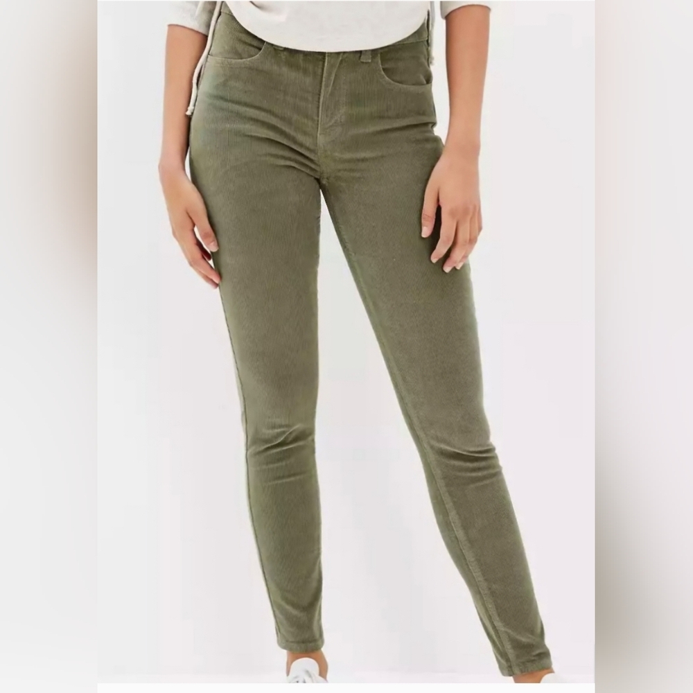 American Eagle olive green corduroy in a size 10
